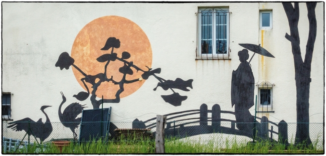 Painting on a building in Troinex