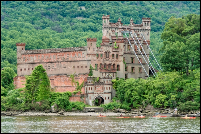 beaconBannermanApproaching-2