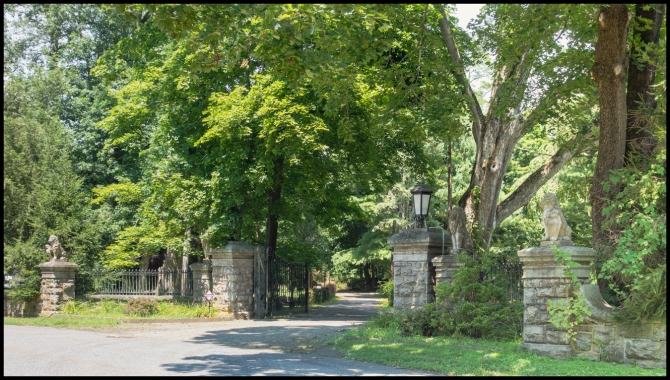 walkhomefrompati-lawmansion-1-of-5