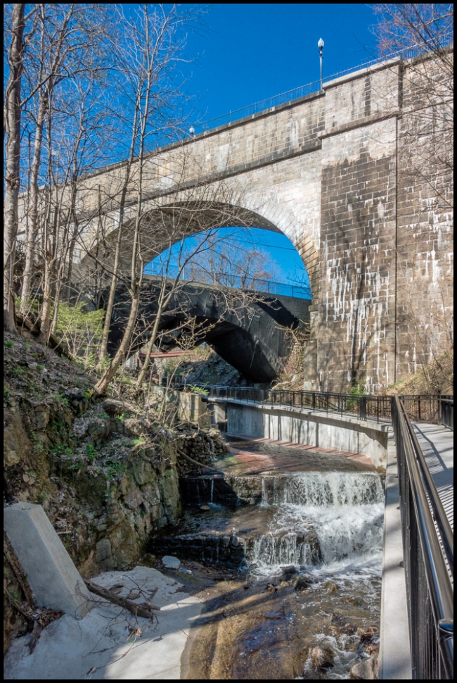 walkaroungossiningdoublearch-1