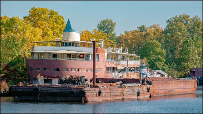 VisitToKingstonAlongRondoutCreekSomeBoatscrane-1