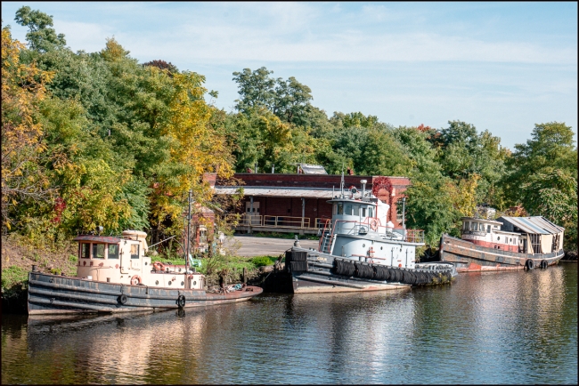 VisitToKingstonAlongRondoutCreekSomeBoatscrane-2