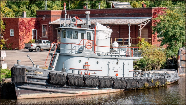 VisitToKingstonAlongRondoutCreekSomeBoatscrane-4