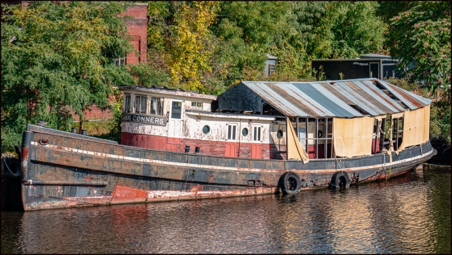 VisitToKingstonAlongRondoutCreekSomeBoatscrane-5