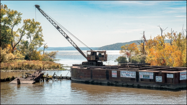 VisitToKingstonAlongRondoutCreekSomeBoatscrane-6