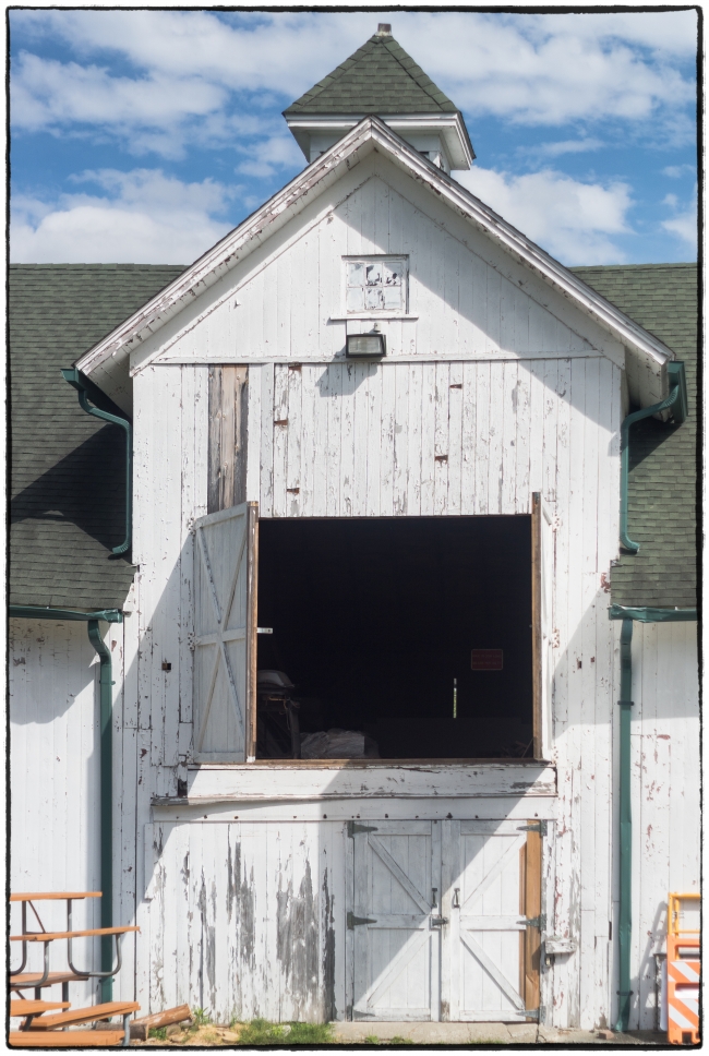 veteransmemorialparkoldbarn-1