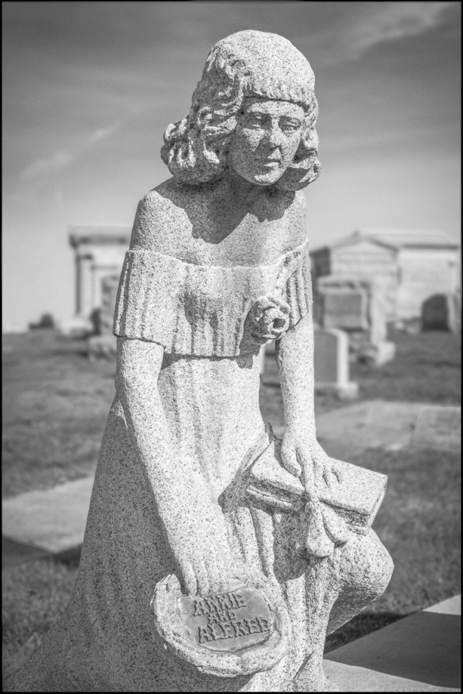 Kensico-Cemetery-assorted-statuary-September-21-2016-2