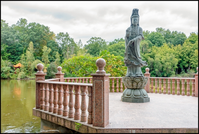 chuangyenstatuebythelake-1