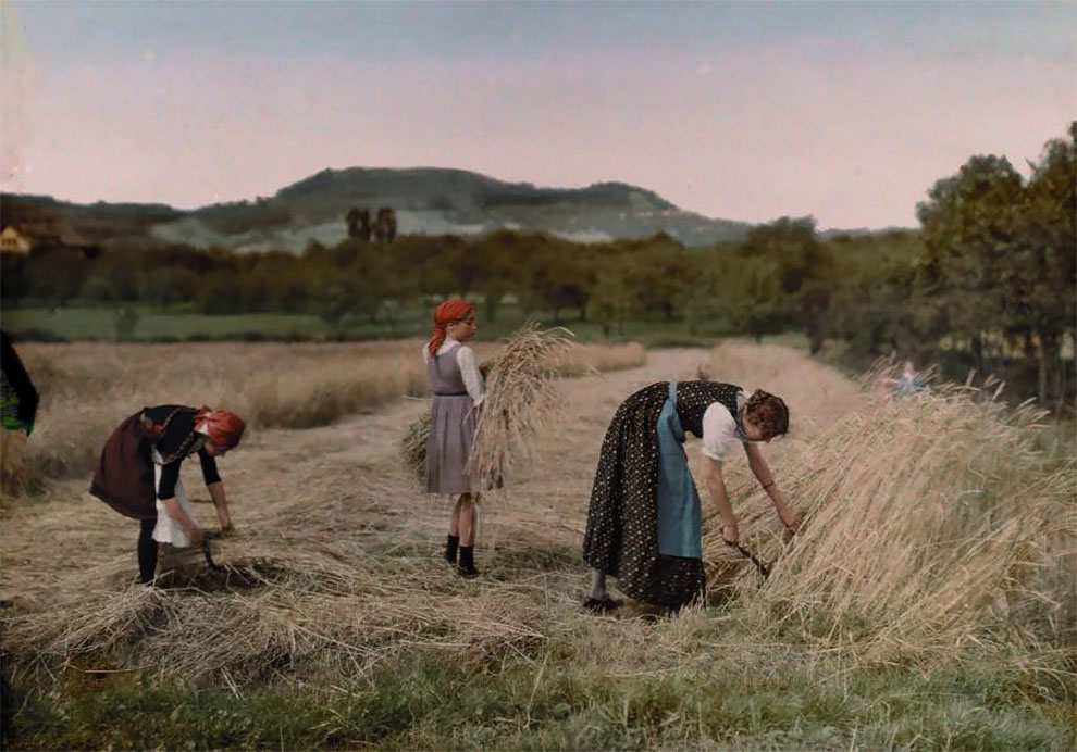 Source: DYT. These Autochrome Photos From The 1920s And ’30s Resulted An A Painting-Like Quality That Not Even Today’s Best Instagram Filters Can Replicate
